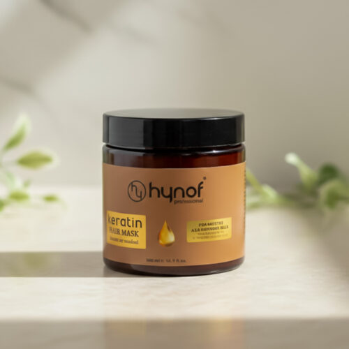 Hynof Professional keratin maskesi ile yıpranmış saç yapısını güçlendirme ve onarım uygulaması.